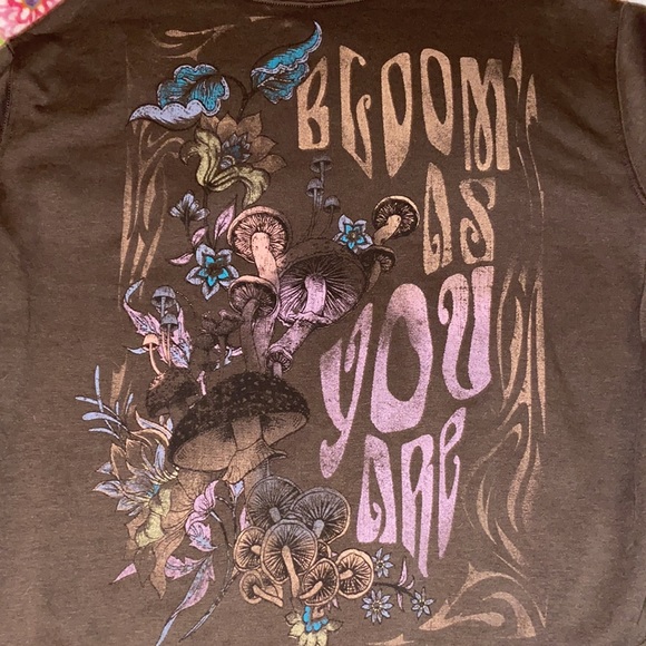 WILD FABLE CREWNECK - Picture 3 of 4